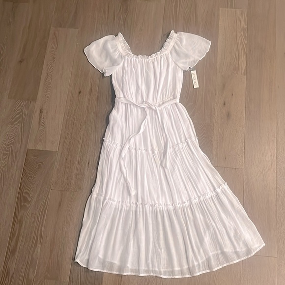Luxology Dresses & Skirts - Luxology White frilly dress. Size:S. NWT.